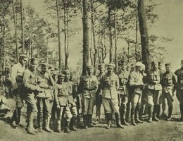 big_Pilsudski_and_officers_1915